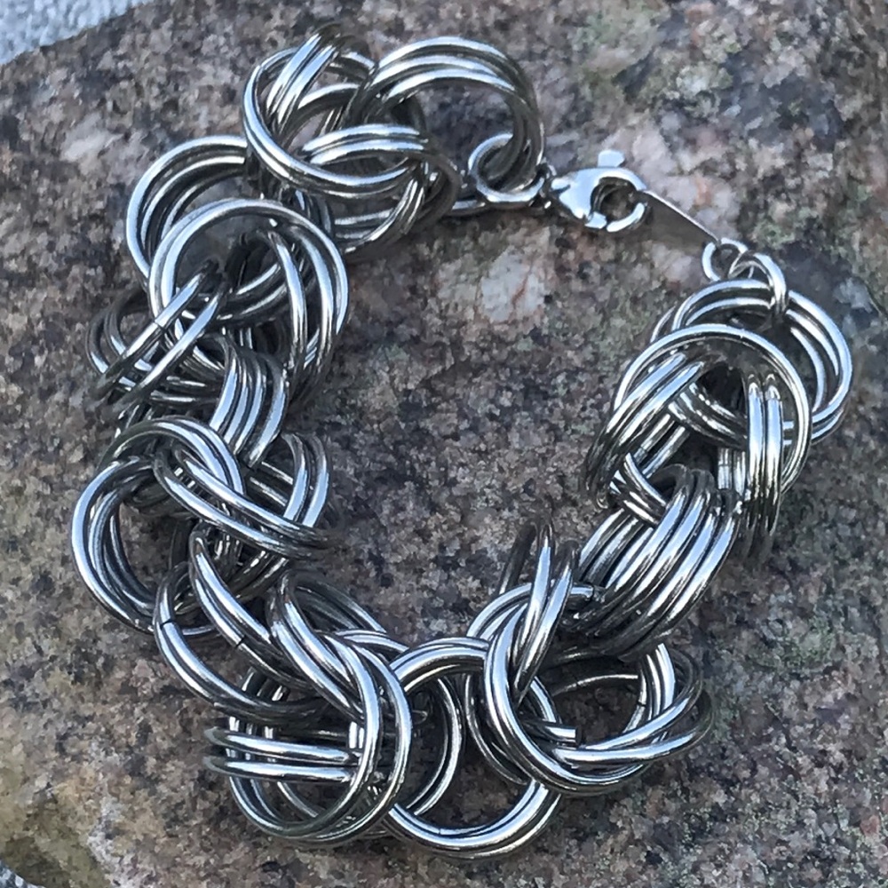 Elegant Silver Circles Chain Bracelet